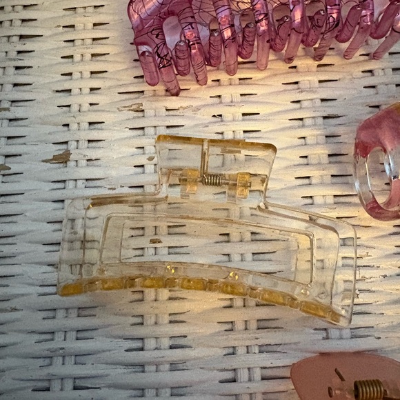 Stylish Women  Hair Claw Clip Set - Pink, Yellow, Brown - Picture 4 of 6